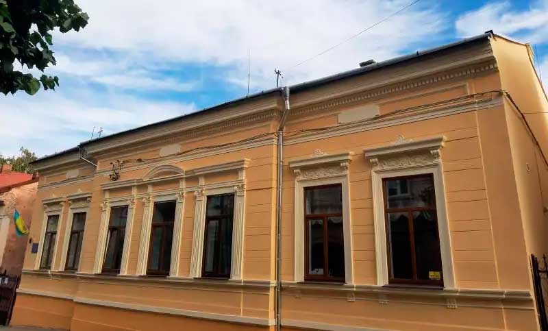 chernivtsi-buktor.icu