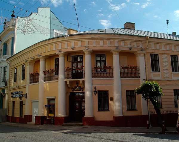 chernivtsi-vulytsia-kobylianskoi