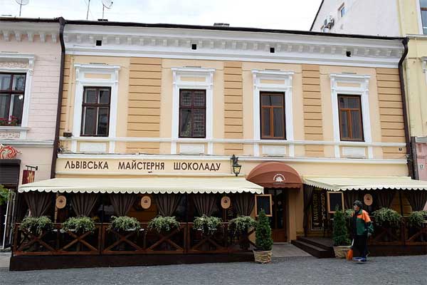 chernivtsi-vulytsia-kobylianskoi
