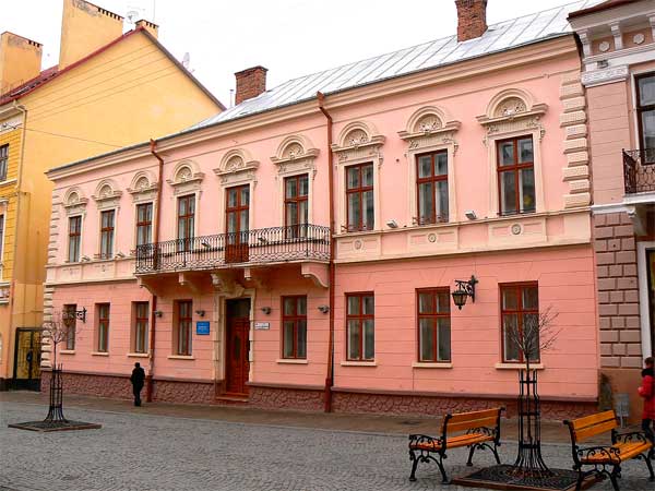 chernivtsi-vulytsia-kobylianskoi