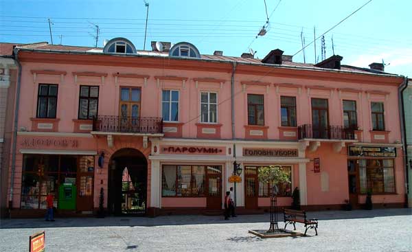 chernivtsi-vulytsia-kobylianskoi