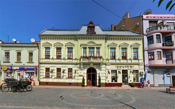 chernivtsi-vulytsia-kobylianskoi