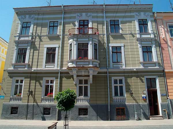 chernivtsi-vulytsia-kobylianskoi
