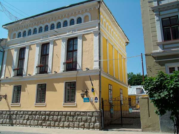 chernivtsi-vulytsia-kobylianskoi