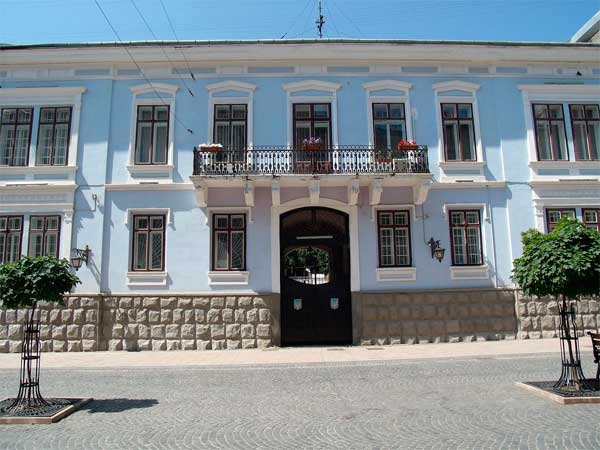 chernivtsi-vulytsia-kobylianskoi