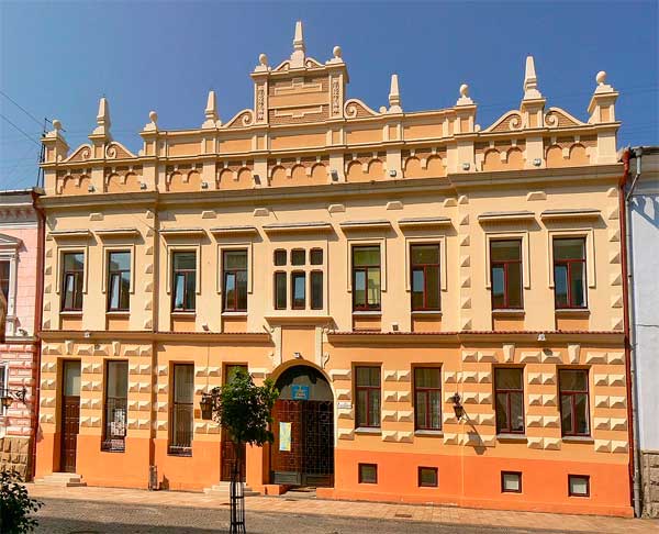 chernivtsi-vulytsia-kobylianskoi