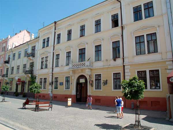 chernivtsi-vulytsia-kobylianskoi