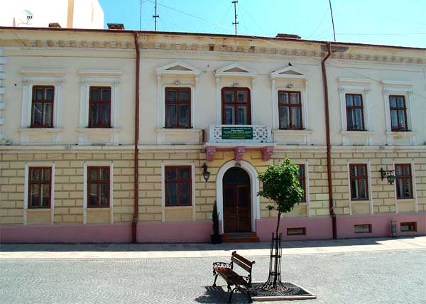 chernivtsi-vulytsia-kobylianskoi