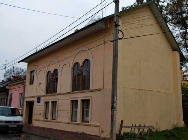 j 33 001