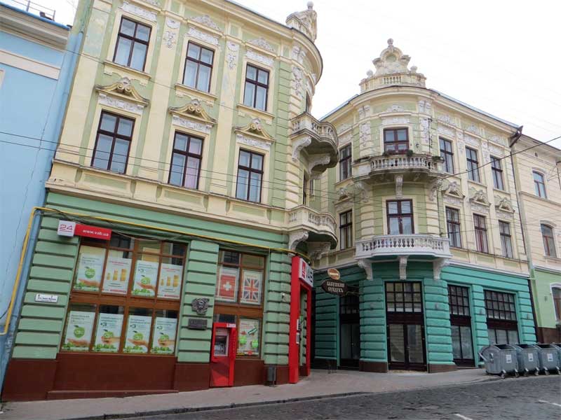 chernivtsi-budynky-blyzniuky