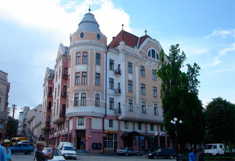 chernivtsi-ploshcha-filarmonii