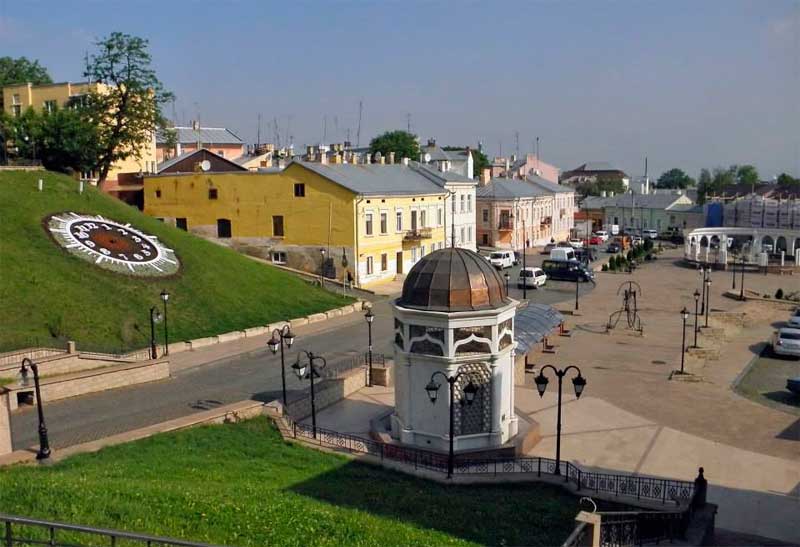 chernivtsi-ploshcha-presviatoi-marii