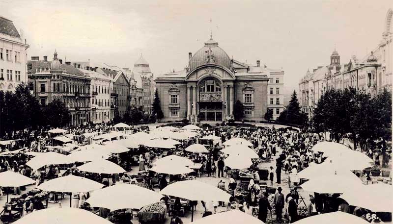 chernivtsi-teatralna-ploshcha