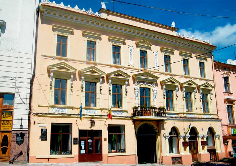 chernivtsi-tsentralna-ploshcha