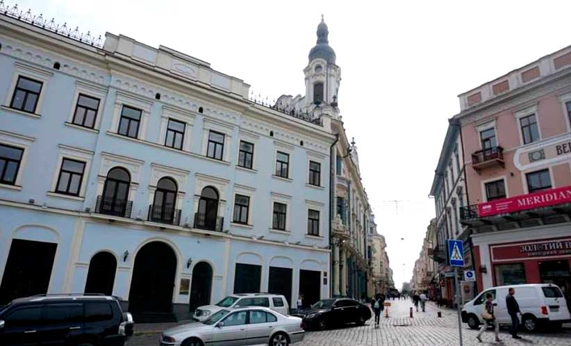 chernivtsi-tsentralna-ploshcha