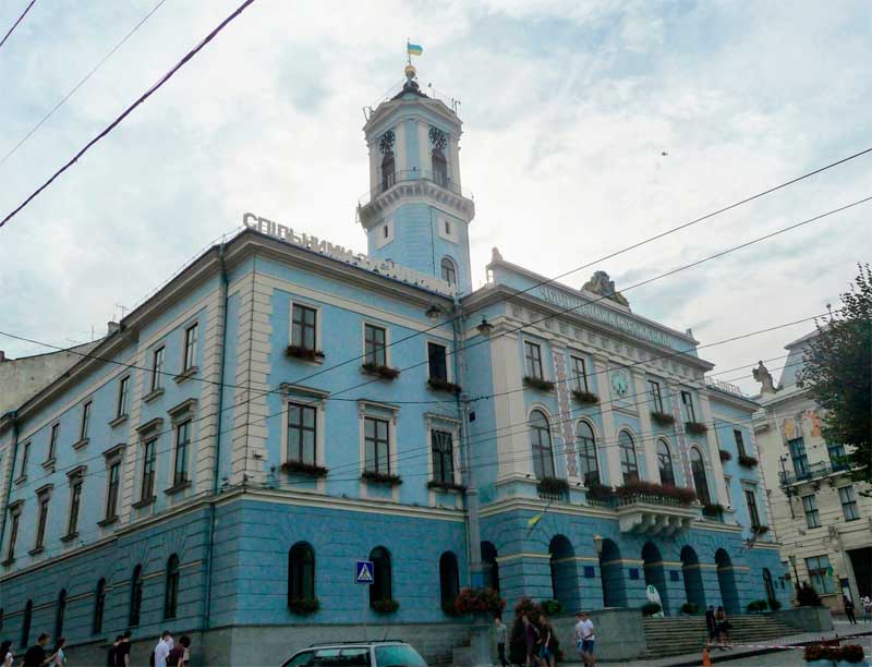 chernivtsi-ratusha
