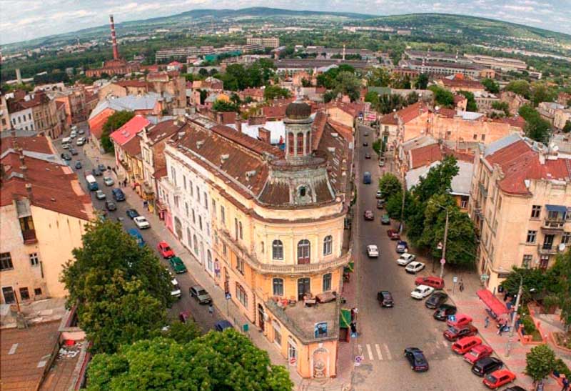 chernivtsi-budynok-korabel-shifa