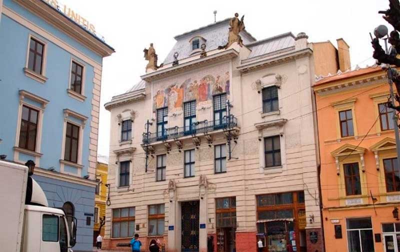 chernivtsi-khudozhnii-muzei