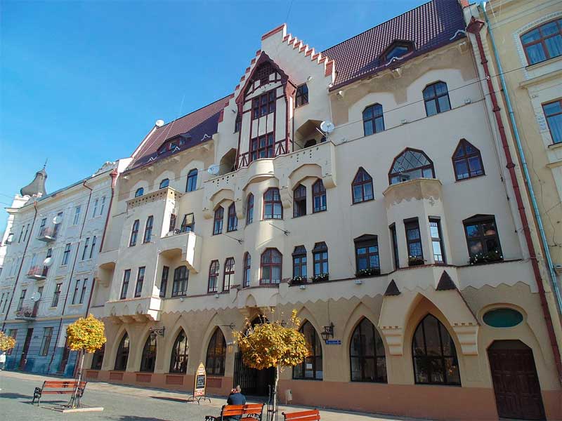 chernivtsi-nimetskyi-dim