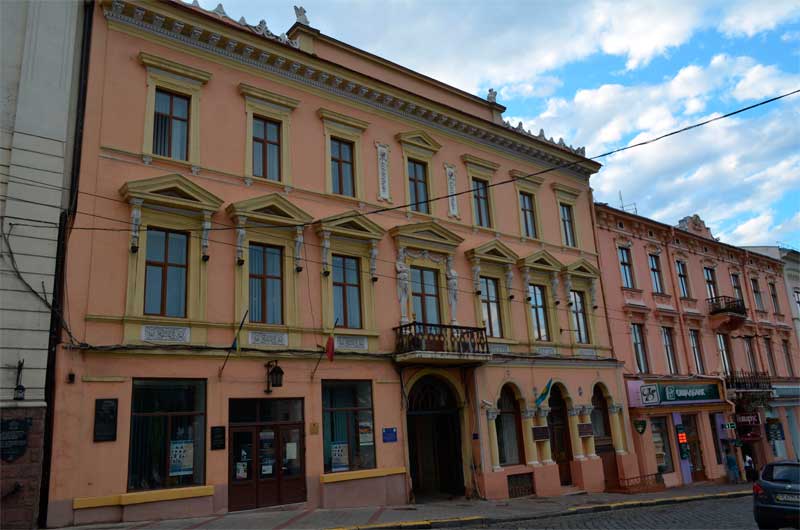 chernivtsi-rumunskyi-dim