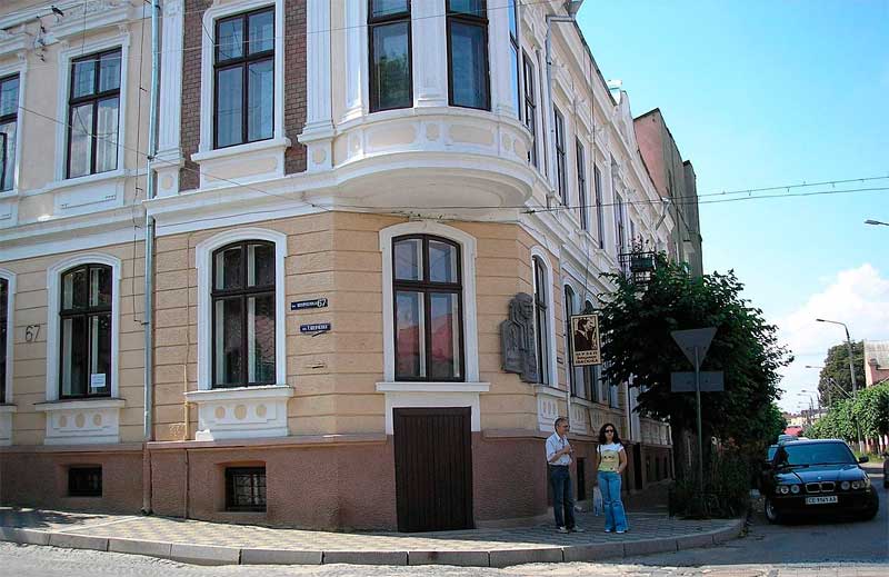 chernivtsi-muzei-ivasiuka