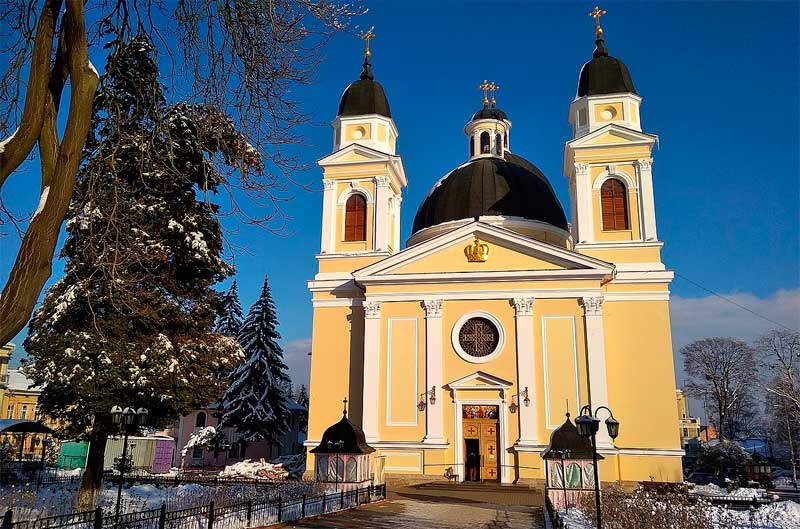 chernivtsi-kafedralnyi-sobor-sviatoho-dukha