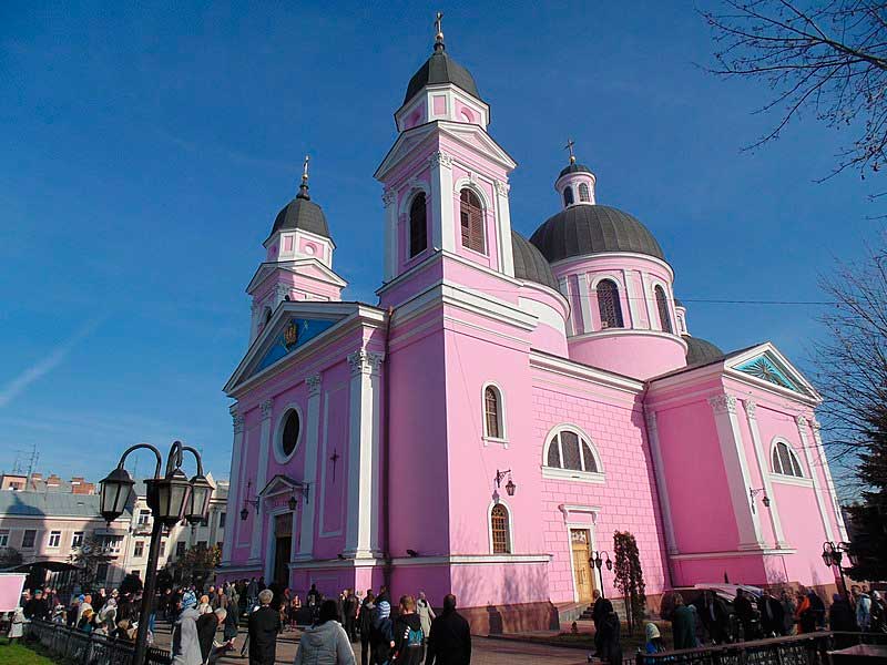 chernivtsi-kafedralnyi-sobor-sviatoho-dukha