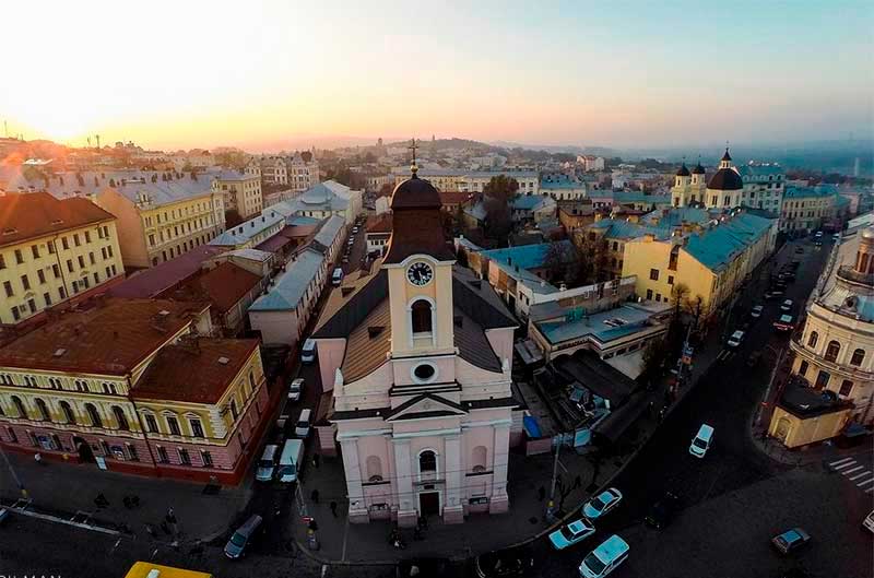 chernivtsi-kostel-vozdvyzhennia-sviatoho-khresta