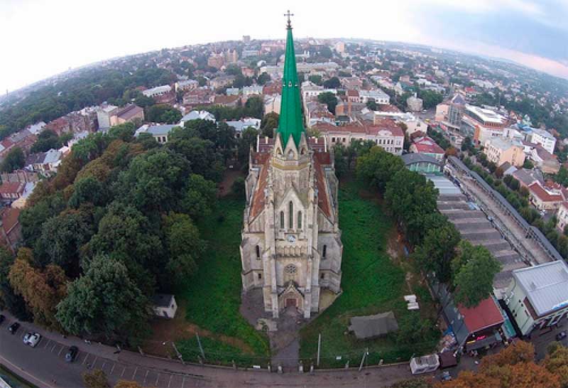 chernivtsi-kostel-prechystoho-sertsia-isusa