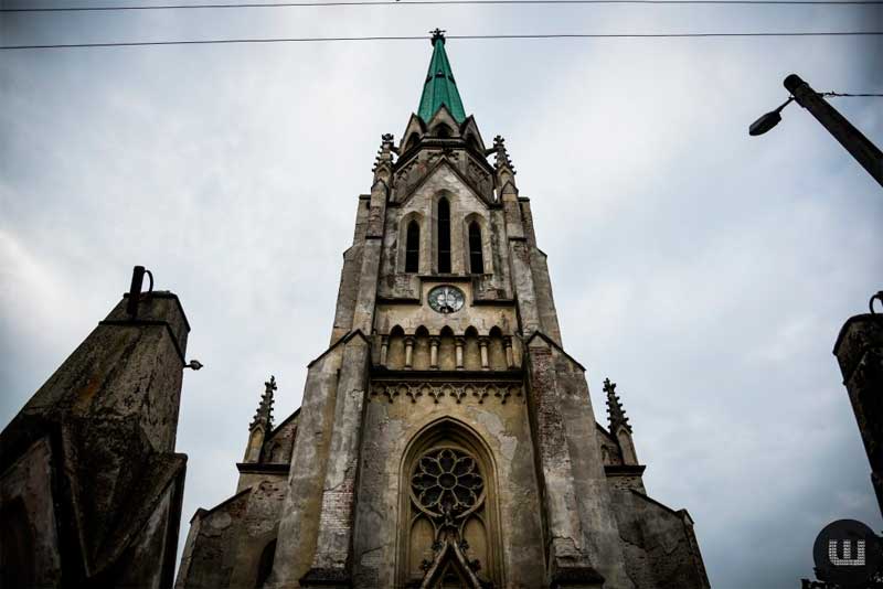 chernivtsi-kostel-prechystoho-sertsia-isusa
