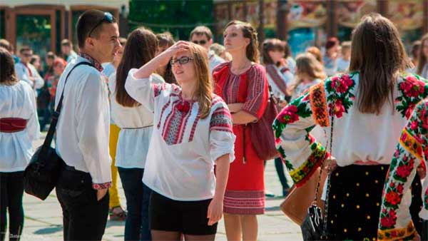 den-vyshyvanky