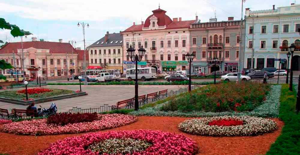 chernivtsi-tsentralna-ploshcha