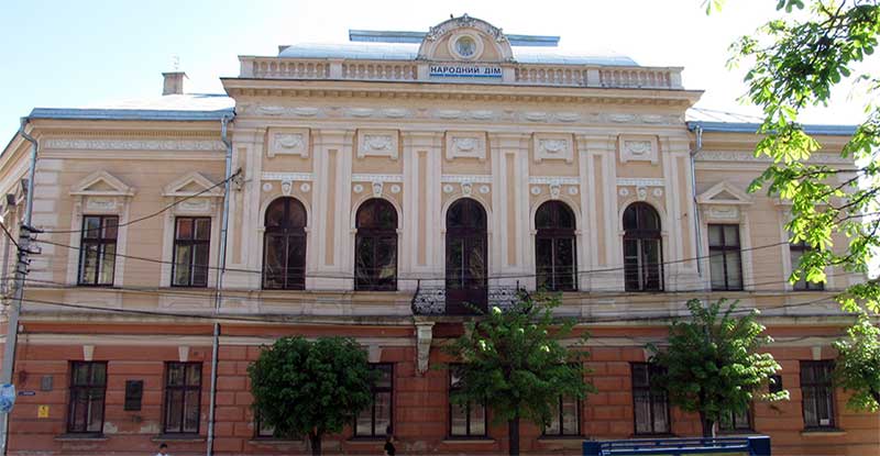 chernivtsi-ukrainskyi-dim