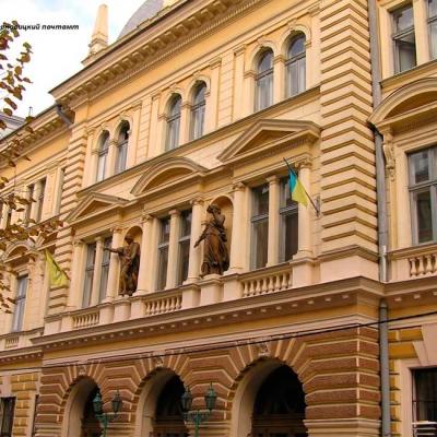 rozkvit-ta-trahediia-vulytsi-poshtovoi