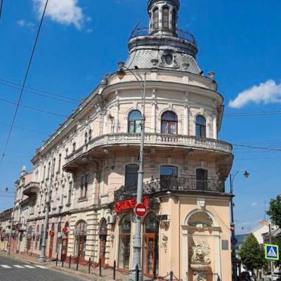 chernivtsi-budynok-korabel