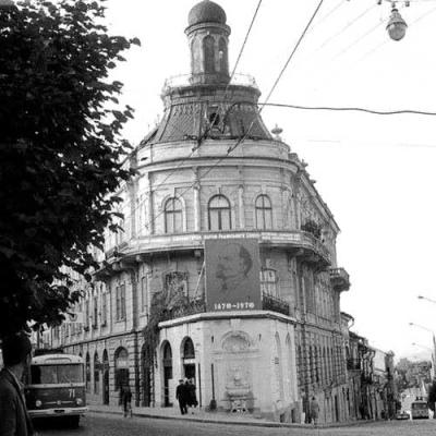 chernivtsi-budynok-korabel