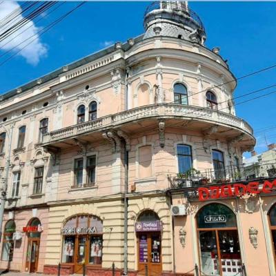 chernivtsi-budynok-korabel